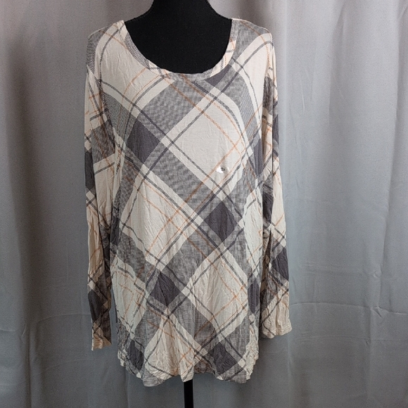 Maurices Cream and Gray Checkered Long Sleeve Top - Picture 1 of 6